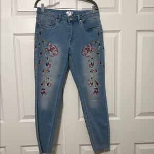 VENUS  Jeans with Floral Embroidery